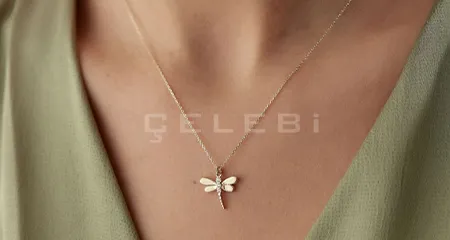 Kadın Altın Kolye Modelleri: Zarafeti Her Stile Taşıyan Zamansız Tasarımlar